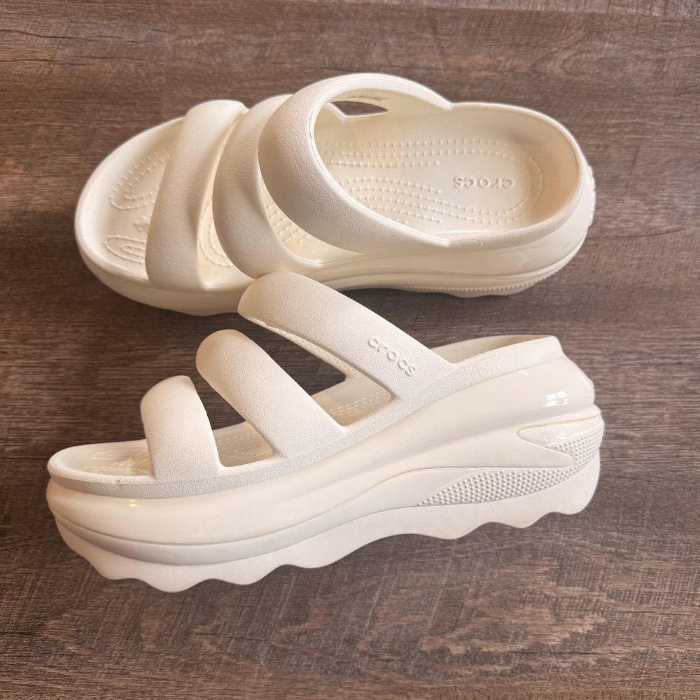 Crocs Women's Platform Sandal 8